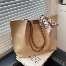 Womens Spacious Spring Bag A Trendy Single-shoulder Bag