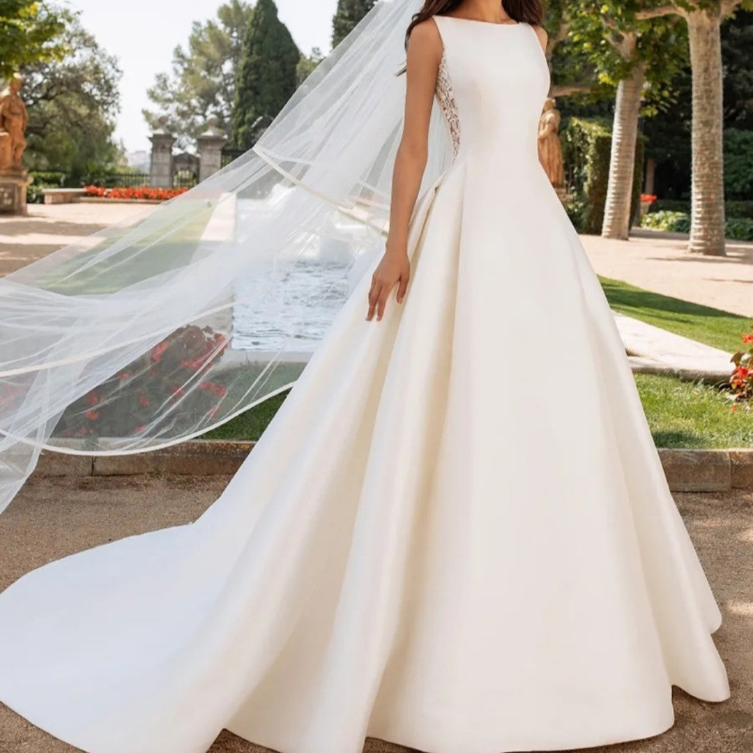 French Retro Lace Advanced Texture Satin Slim Bridal Simple Elegant Trailing Wedding Dress by Mirlaine Univers