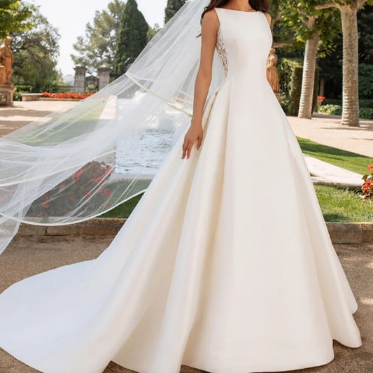 French Retro Lace Advanced Texture Satin Slim Bridal Simple Elegant Trailing Wedding Dress by Mirlaine Univers