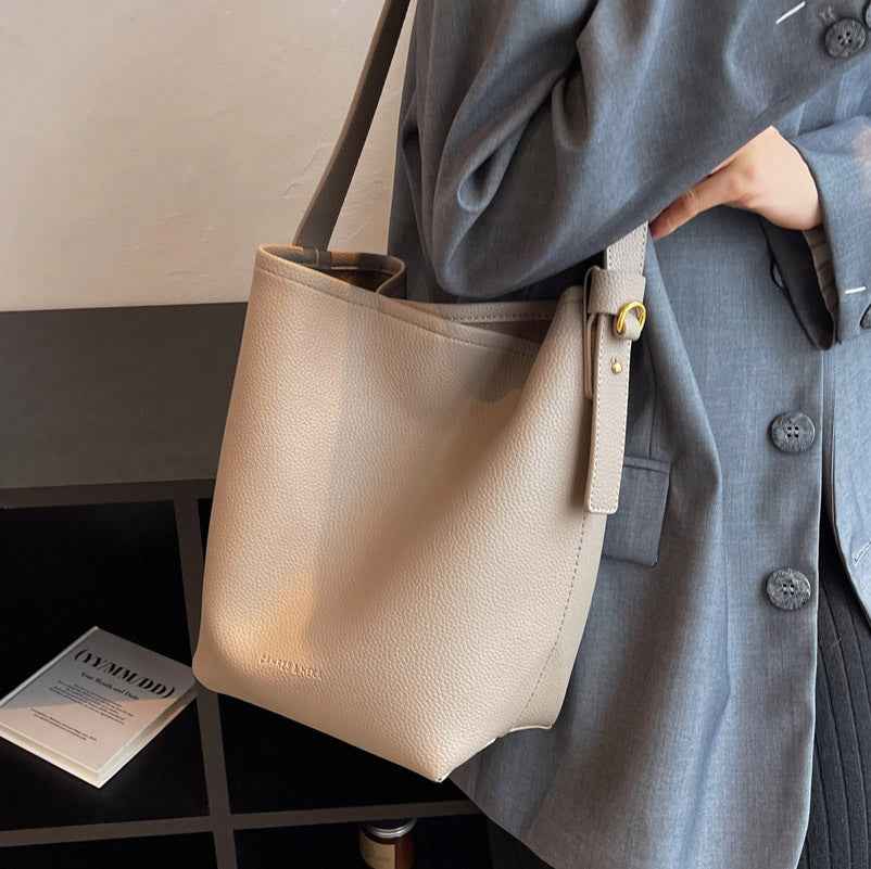 Retro High-capacity Stylish Commuter Bucket Bag For A Laid-back Look