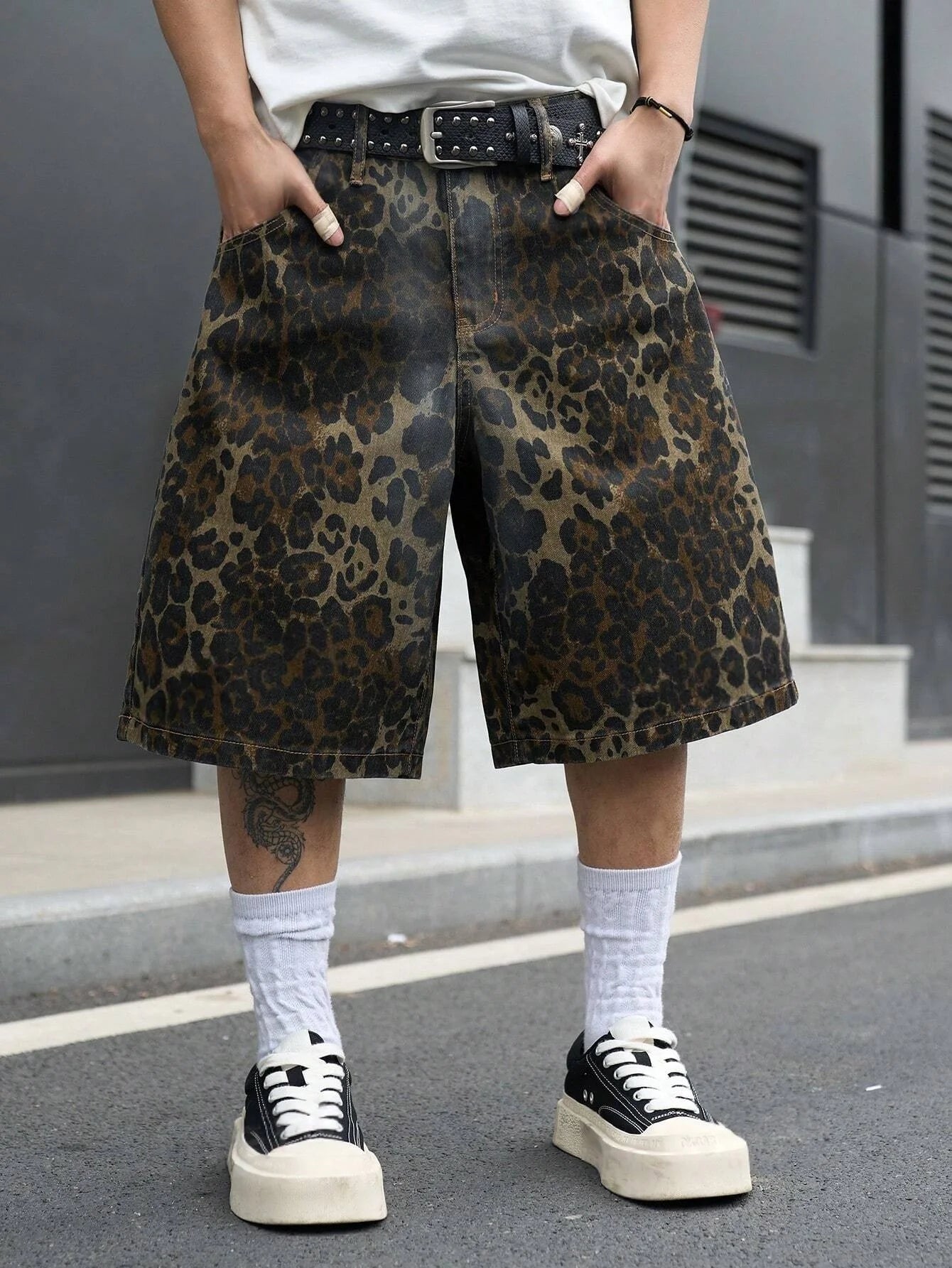 Men's Summer Retro Leopard Print Denim Shorts, Washed Loose Wide-Leg High-Street Grunge Knee-Length Denim Shorts