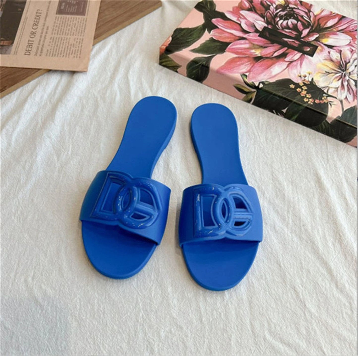 2026 Summer New Women's Flat Flat Comfortable Casual Fashion Versatile Hollow Slippers