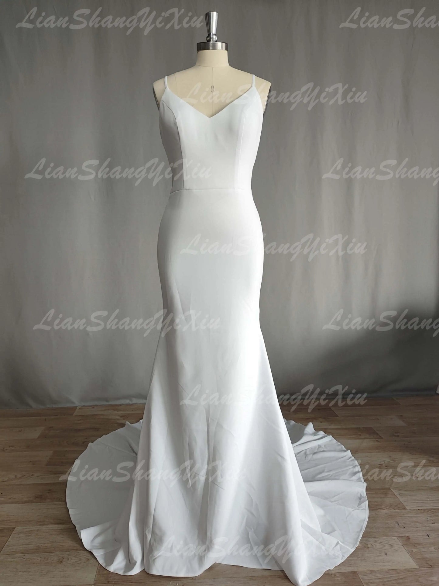 Customized Modern Simple Satin Wedding Dresses V-neck Spaghetti Straps Backless Formal Pleated Bridal Grown vestidos Sweep Train