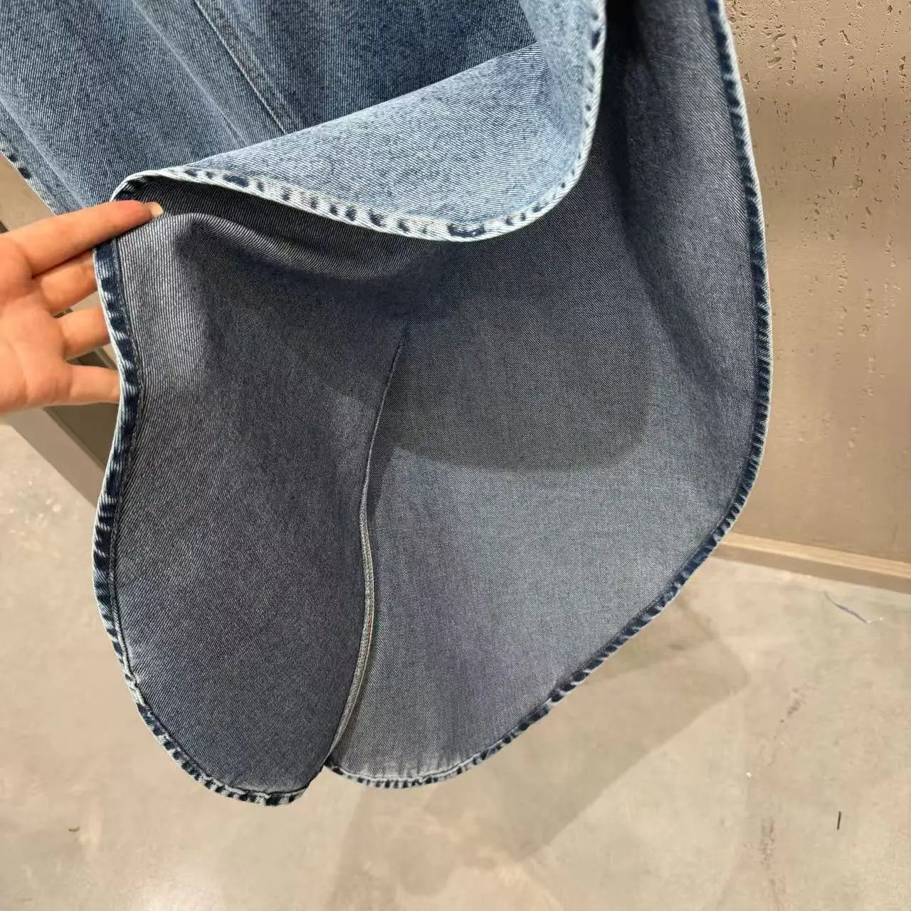 2026 New Model Round-neck Sleeveless Waist-cinching Puffy Top , Split Balloon Denim Pants，buy Separately