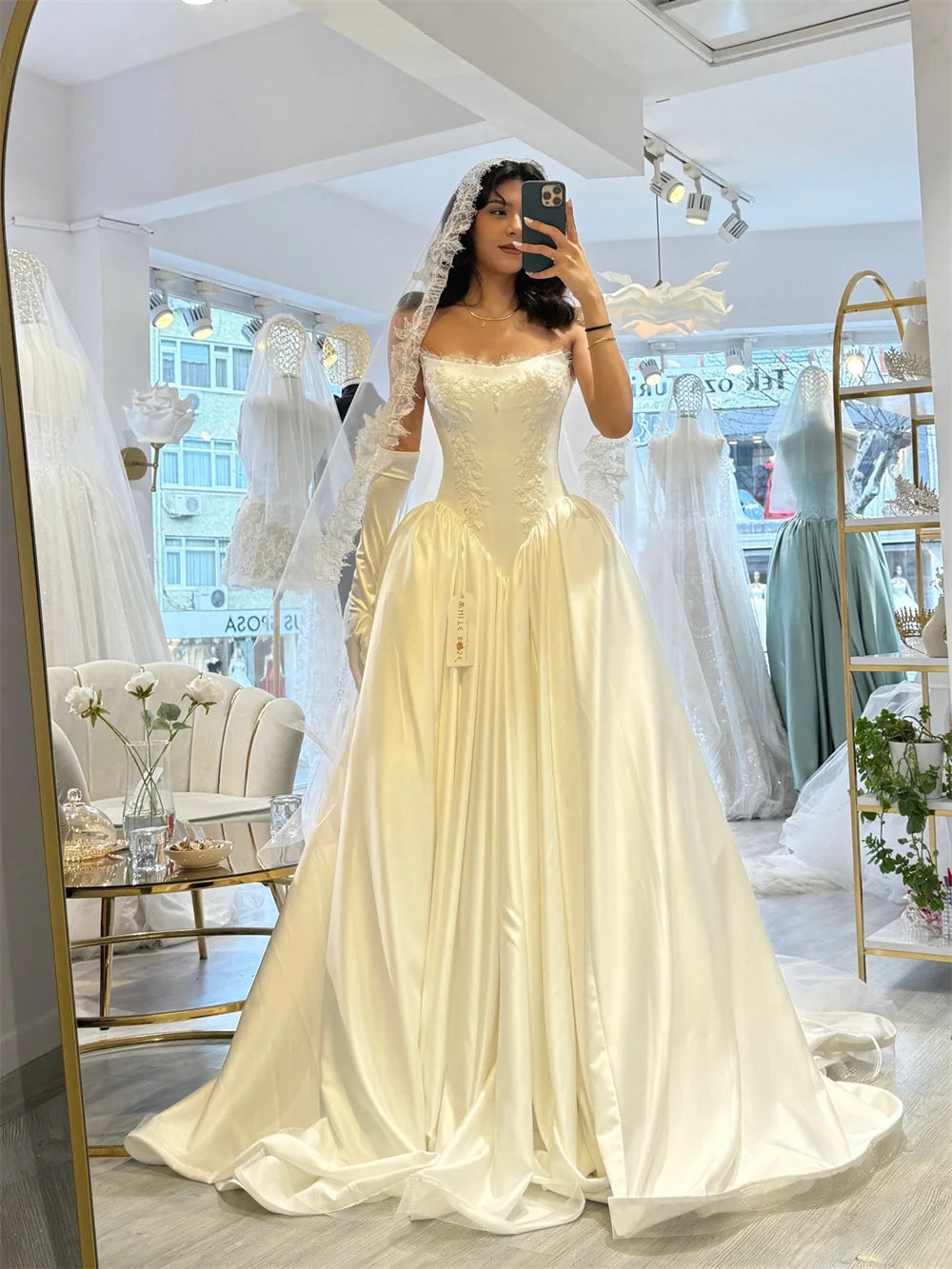 Kyoto Customized White Sleeveless Wedding Dress Strapless Satin Court Train vestidos de noche Elegant A-Line robe de mariée 2026