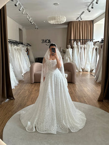 Tokyo Customized White A-Line Wedding Dresses Spaghetti Strap Sleeveless Lace Bridal Gowns Court Train Elegant Wedding Gowns