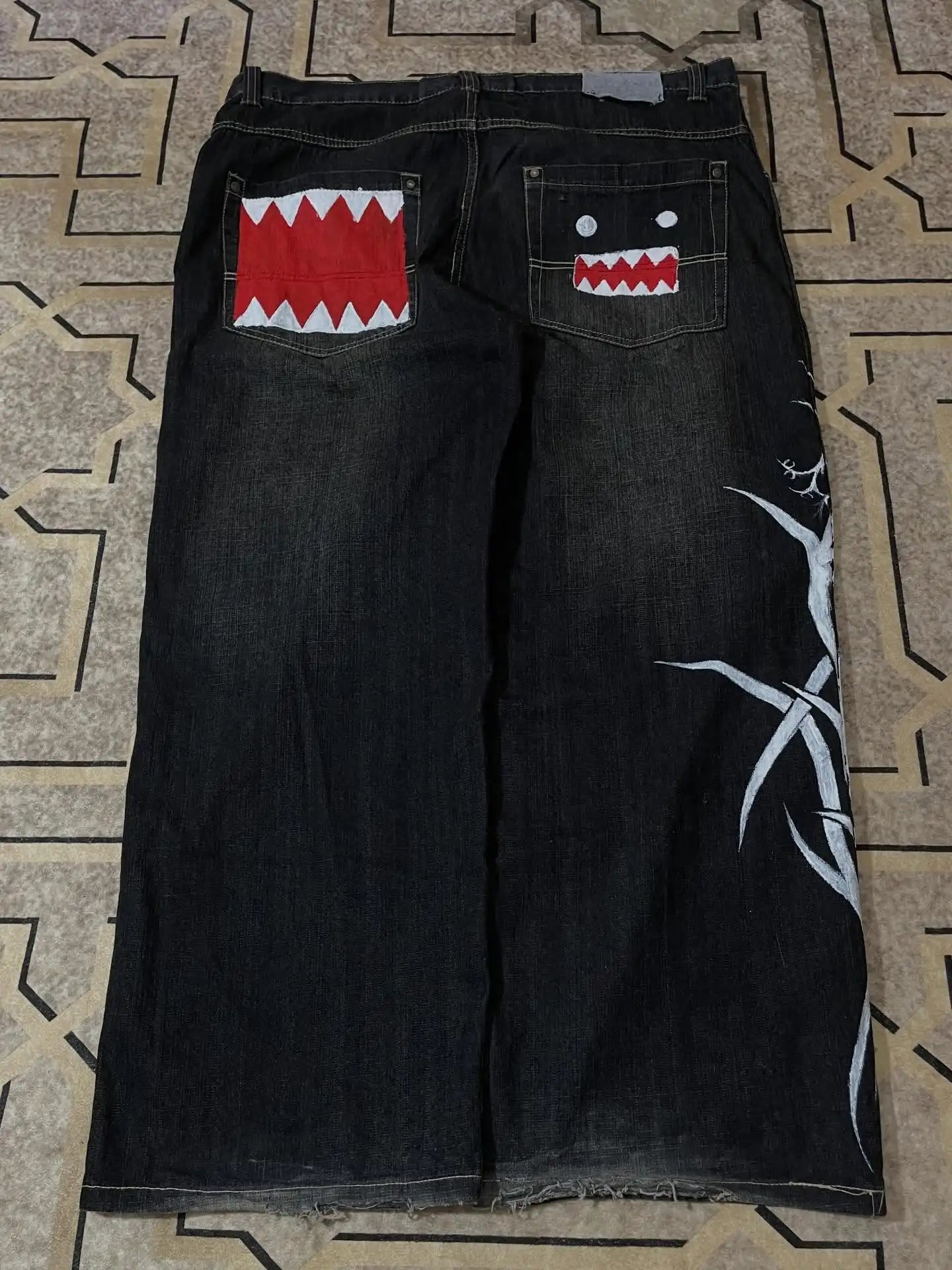 Y2k Wash Dark Baggy Jeans Men Shark Mouth Pocket Print White Tribal Flame Side Graphic Wide Leg Harajuku Hip Hop Denim Trousers