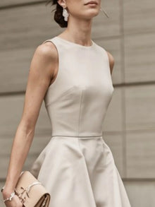 Spring/Summer elegant minimalist slim-fit apricot round neck sleeveless umbrella dress suitable for casual outings and holiday g