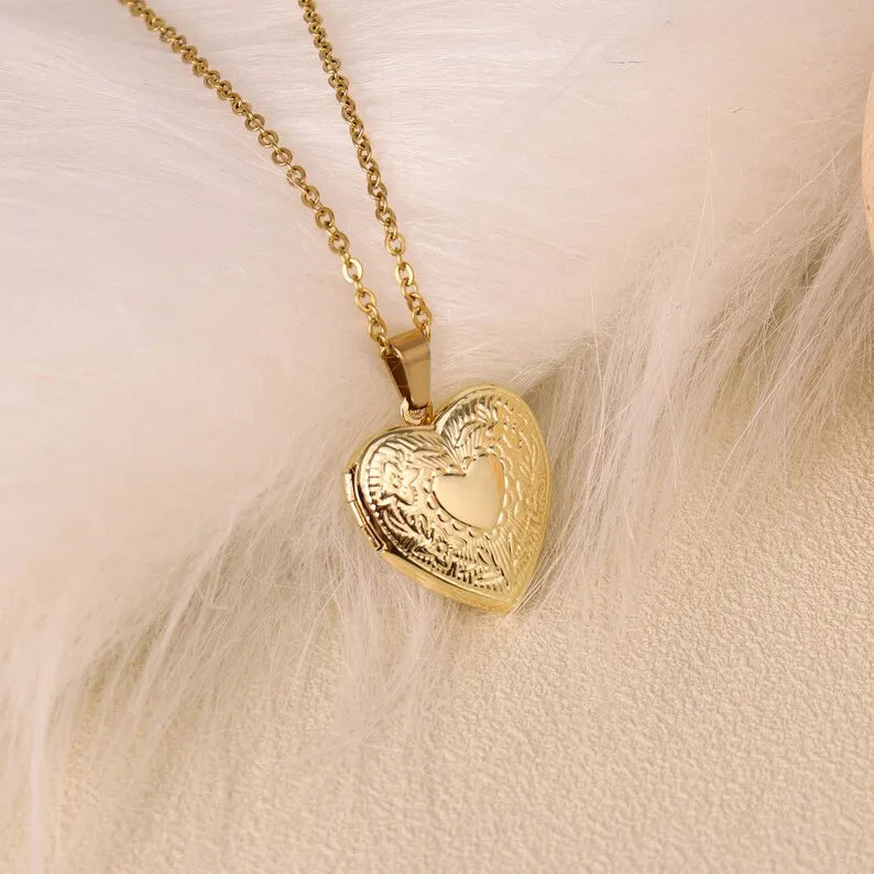 Customized 1/2 Photo Heart Locket Pendant Necklace, Fashion Women Necklace Personalized Souvenir Gifts, Mother's Day Idea Gifts
