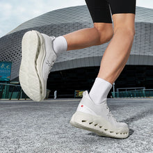 Men's Running Shoes Breathable Mesh Shock Absorption Hollow Out Sole Lightweight Sports Sneakers Non-slip Walking Shoes
