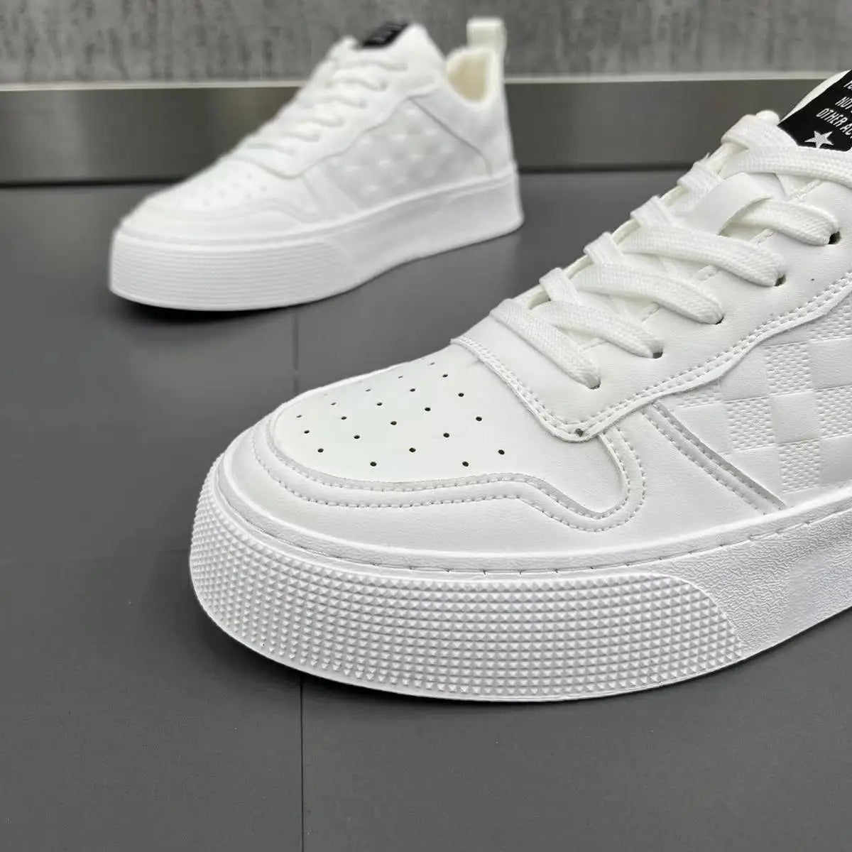 New casual white faux leather sneakers men's laced up trainers male vulcanized sneaker man concise sport shoes new green tenis