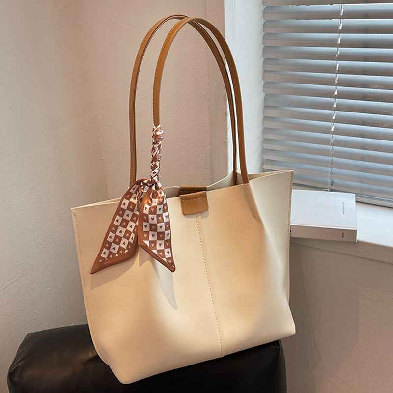 Womens Spacious Spring Bag A Trendy Single-shoulder Bag