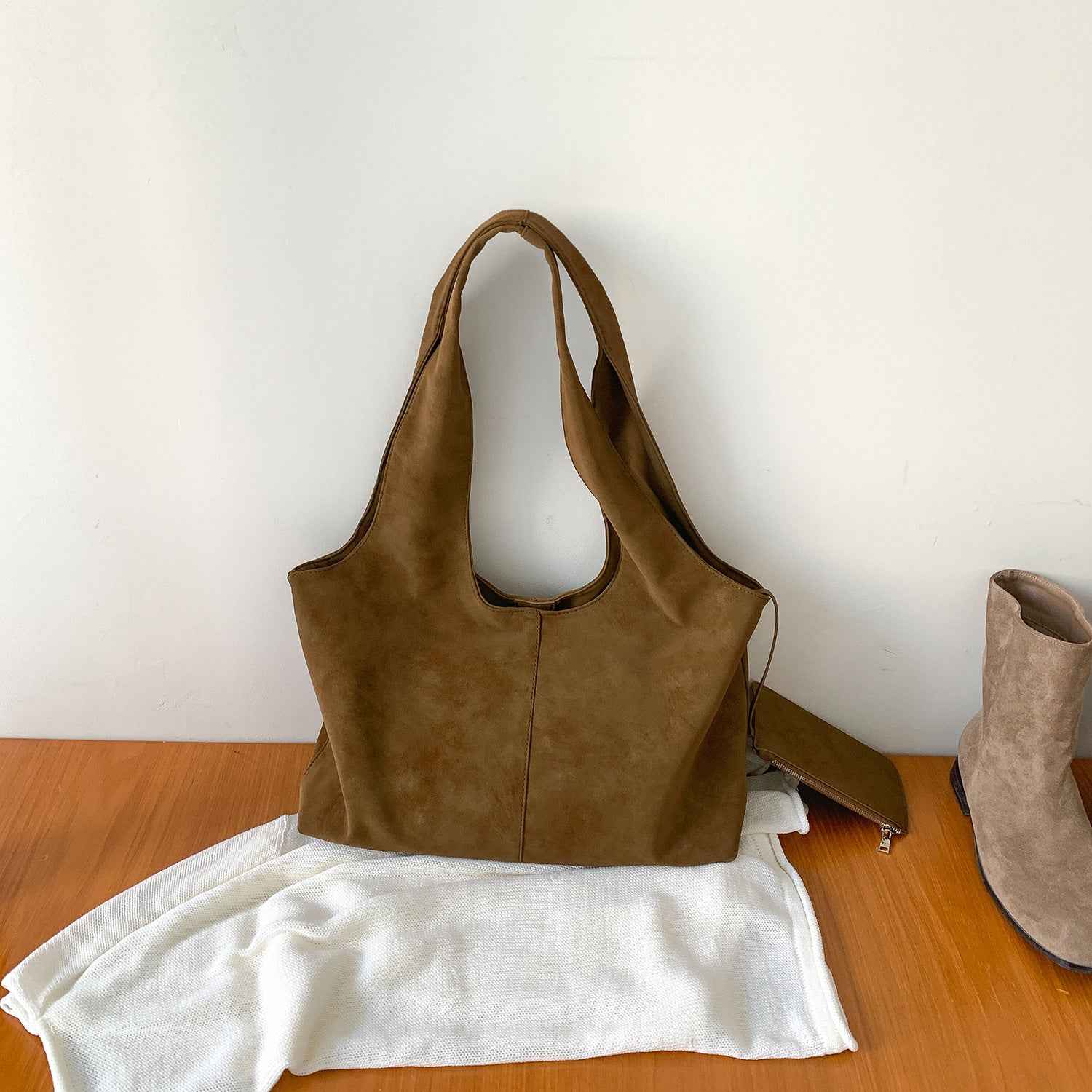 Large-capacity Womens Suede Commuter Underarm Shoulder Bag