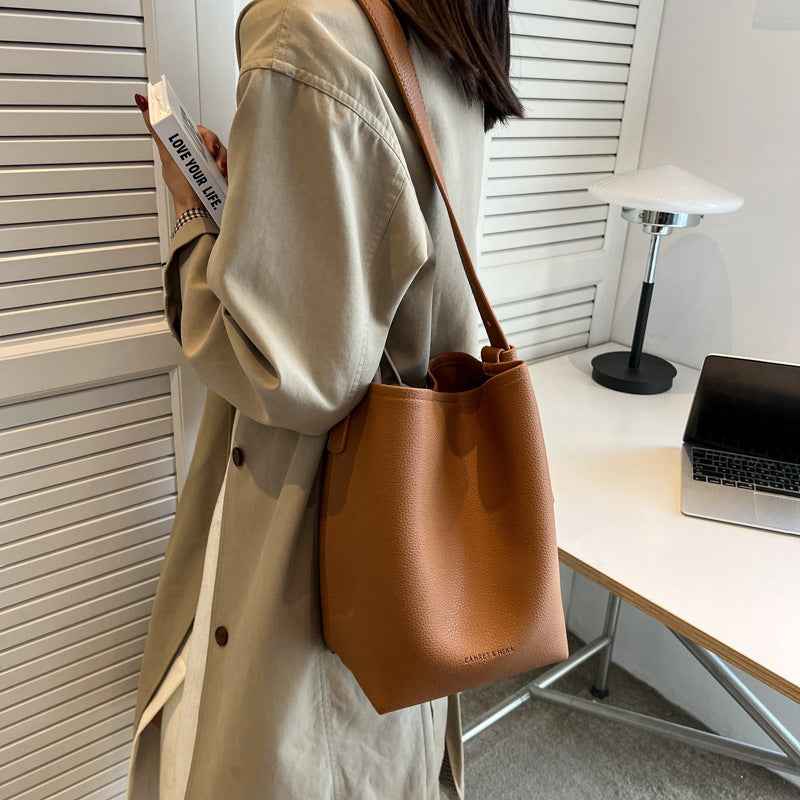 Retro High-capacity Stylish Commuter Bucket Bag For A Laid-back Look