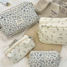 Large Capacity Blue Crabapple Flower Makeup Bag