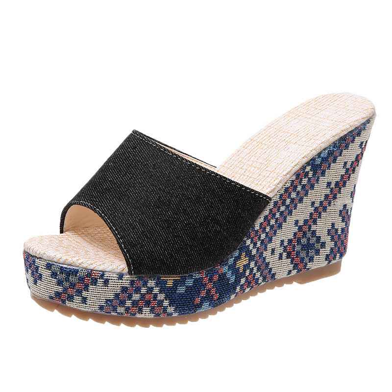 Fashionable Outdoor Open-Toe Wedge Sandals With Wide Strap For Women