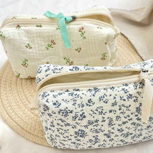 Large Capacity Blue Crabapple Flower Makeup Bag