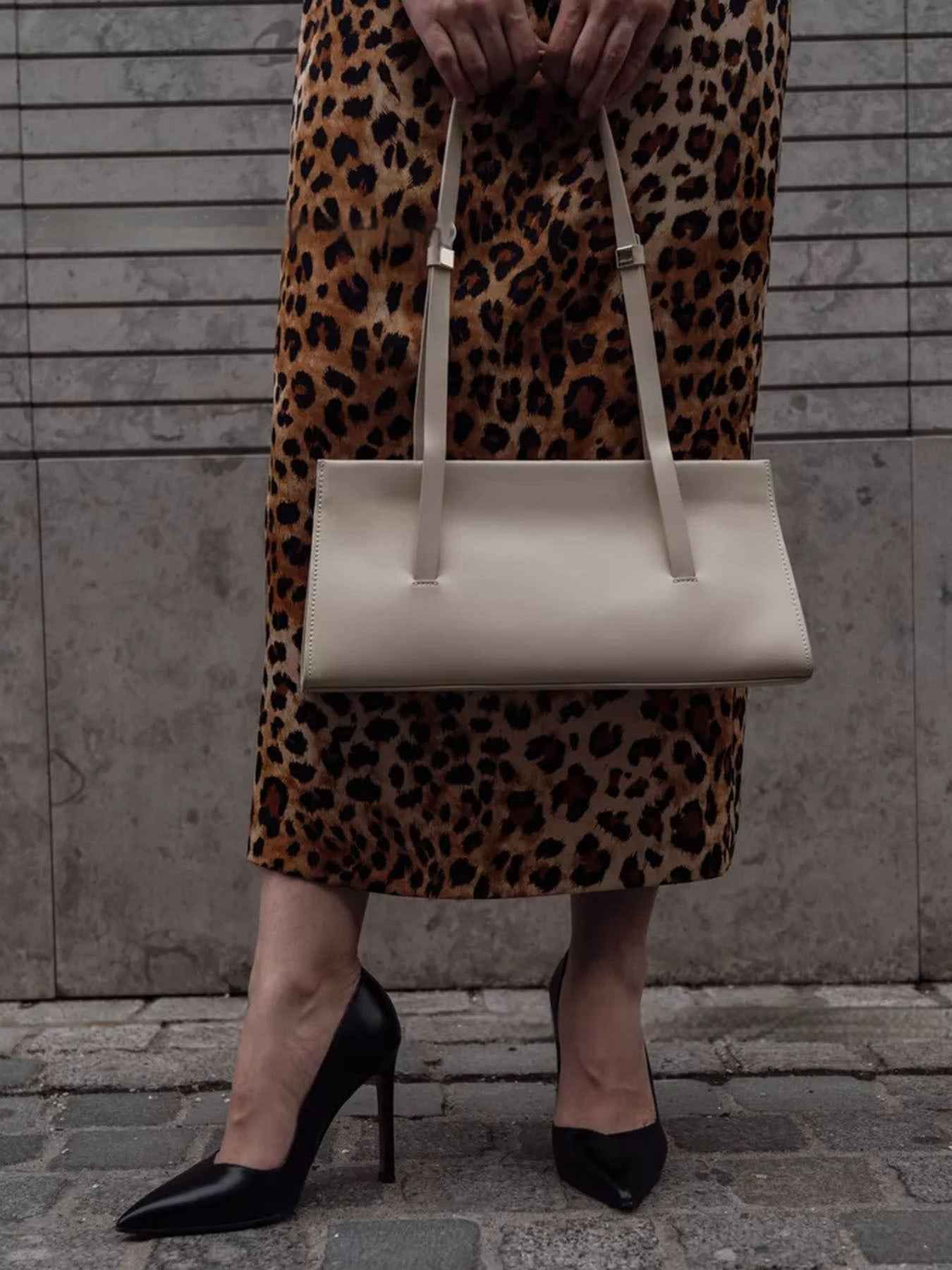 Seasonal Solid-color Retro Chic Shoulder Bag For Work
