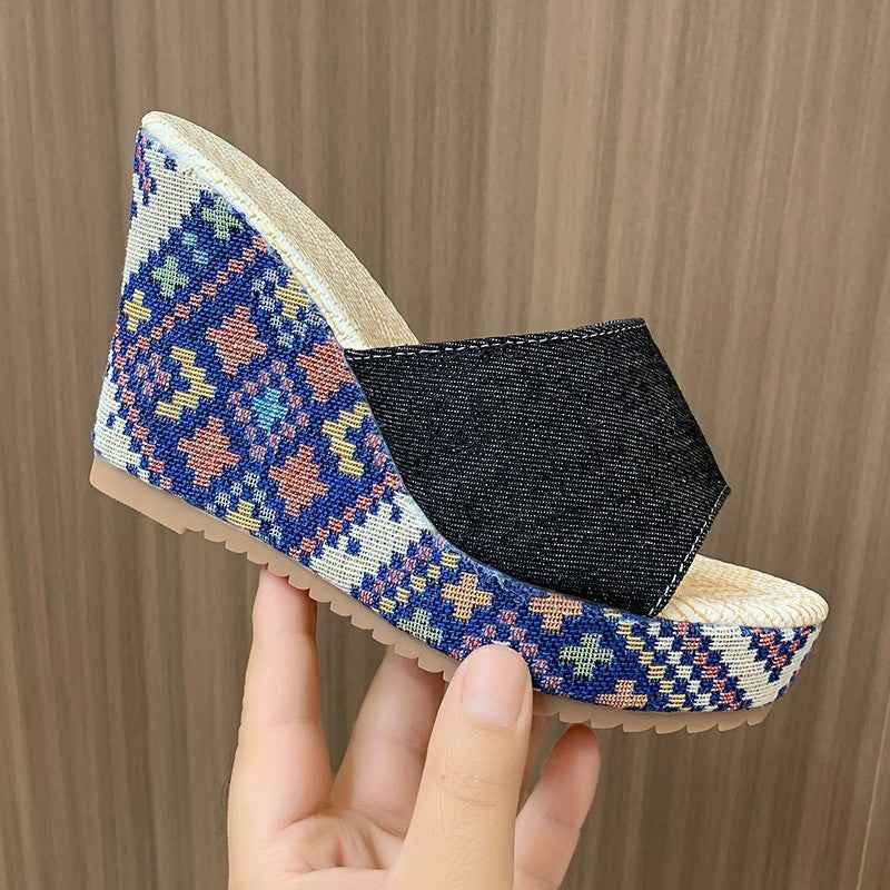 Fashionable Outdoor Open-Toe Wedge Sandals With Wide Strap For Women
