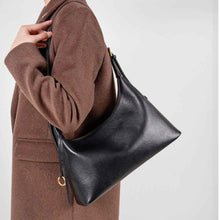 Genuine Leather Underarm Shoulder Bag With A Large Capacity