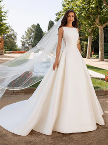 French Retro Lace Advanced Texture Satin Slim Bridal Simple Elegant Trailing Wedding Dress by Mirlaine Univers