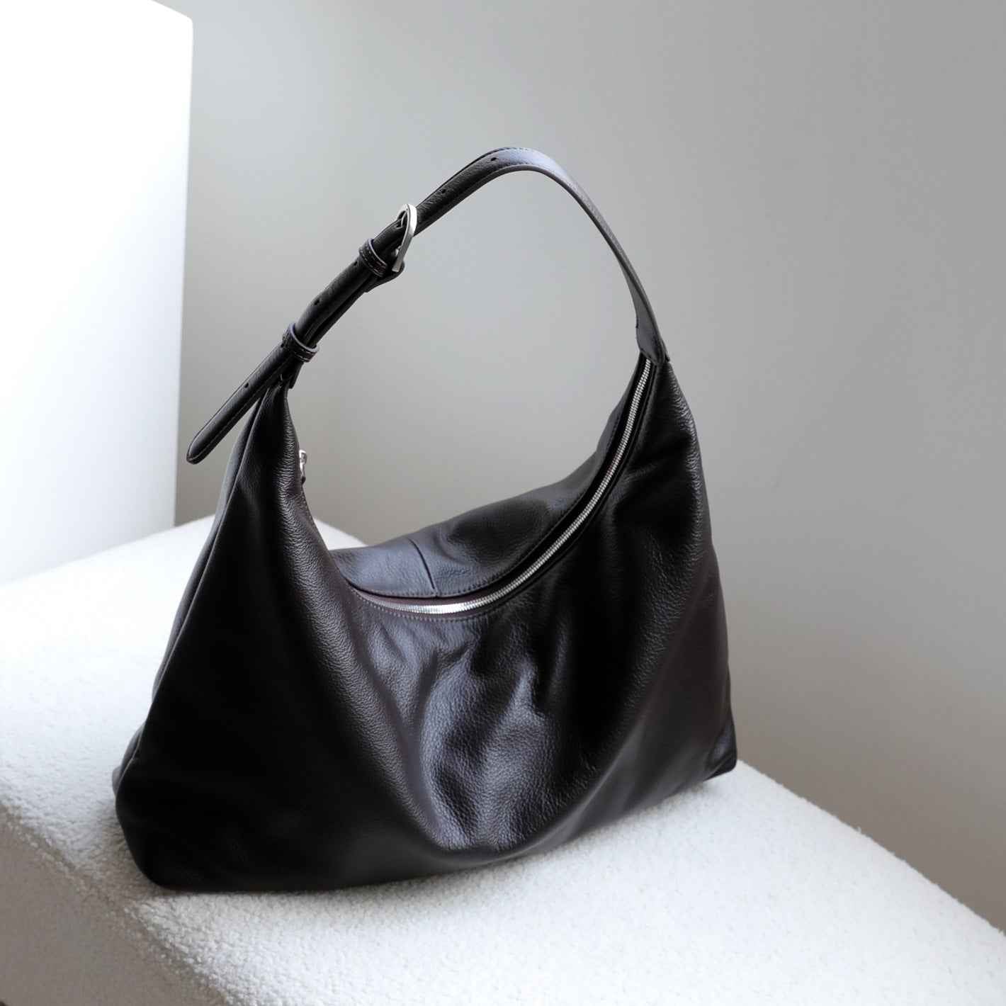 Versatile Leather Commuter Tote Shoulder Bag