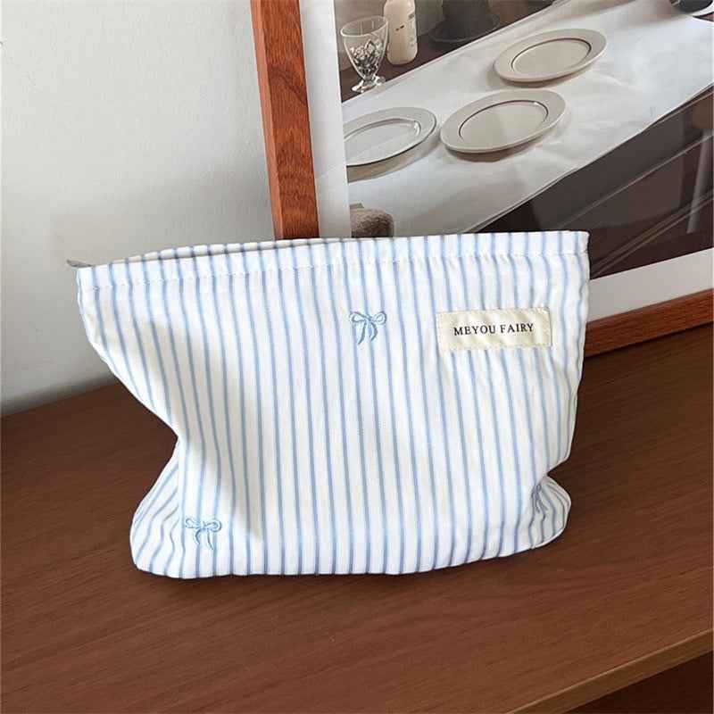 Blue Handheld Cosmetic Bag