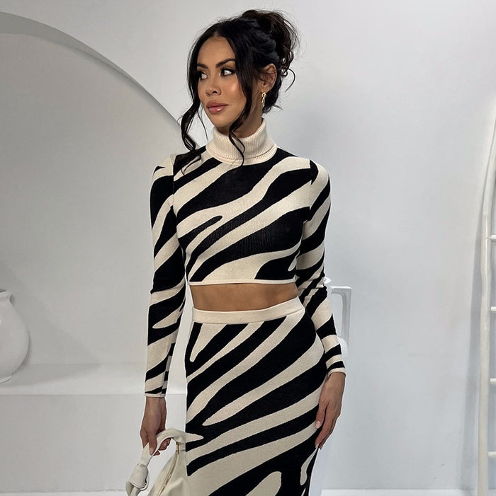 Ensemble jupe fourreau ajustée et haut rayé en tricot