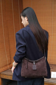 Womens Large-Capacity Simple Leather Commuter Shoulder Bag