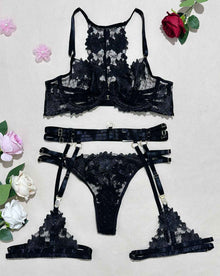 New Style Fashionable High-Complexity Embroidery Cross-Tie Push-Up Bra Set With Underwired Cups 4-Piece Set