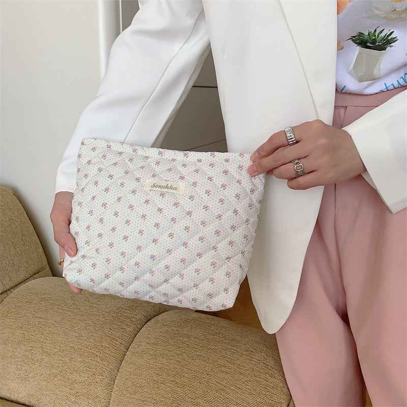 Cartoon Floral Little Bear Quilted Lined Clutch Portable High-Capacity Organizer Womens Makeup Bag