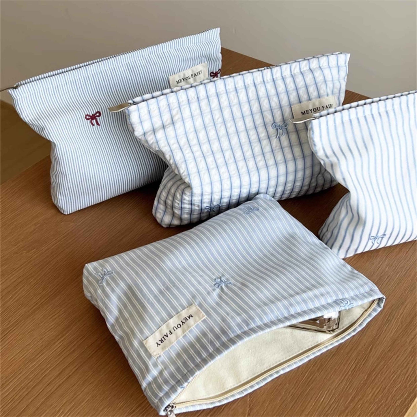 Blue Handheld Cosmetic Bag