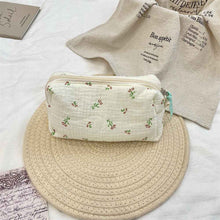 Large Capacity Blue Crabapple Flower Makeup Bag