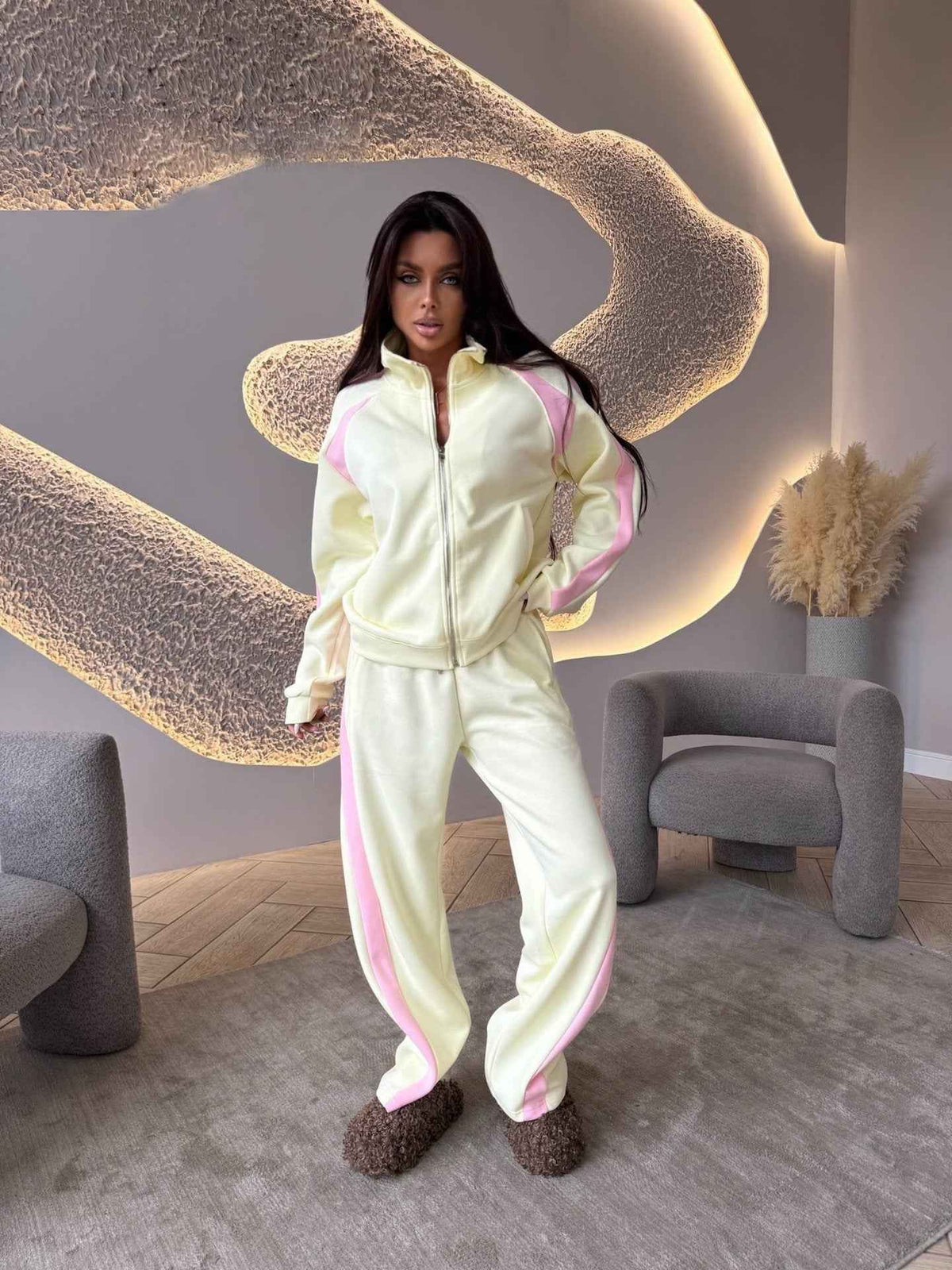Womens Long-Sleeve Zip-Up Jacket And Sweatpants Two-Piece Set