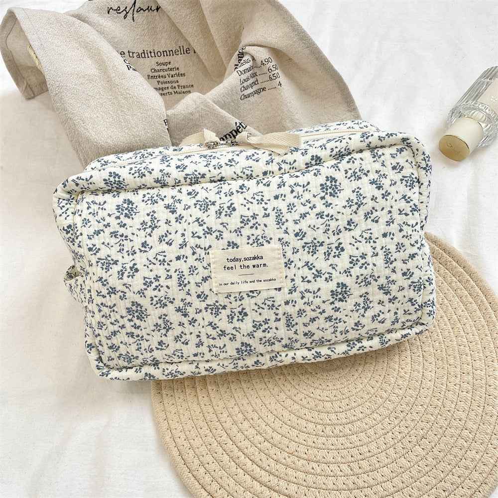Large Capacity Blue Crabapple Flower Makeup Bag