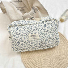 Large Capacity Blue Crabapple Flower Makeup Bag